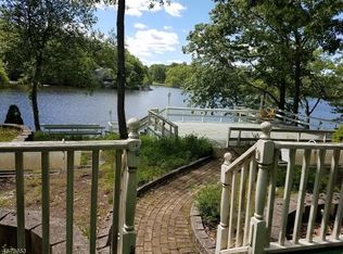 20 Indian Trl, Andover, NJ 07821