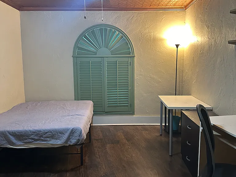 Linda Ln — Photo 1