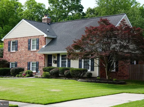 1807 Hackamore Ln, Alexandria, VA 22308