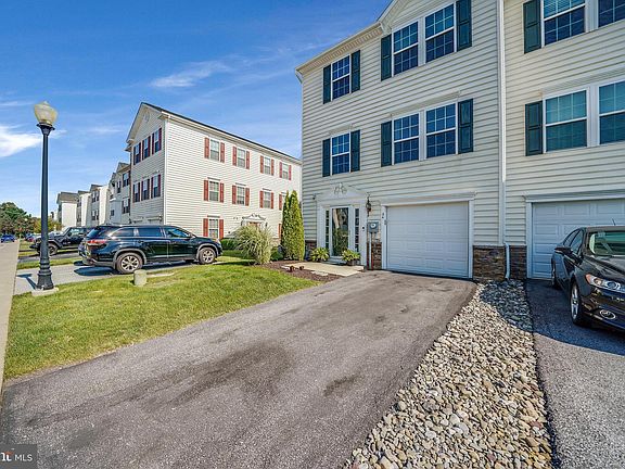 3rd image of 34 Tuxford Ln #34