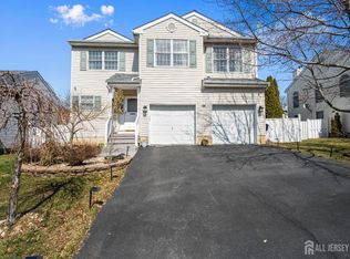 18 Bearsley Dr, East Brunswick, NJ 08816