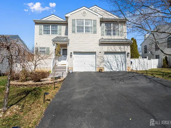 18 Bearsley Dr, East Brunswick, NJ 08816