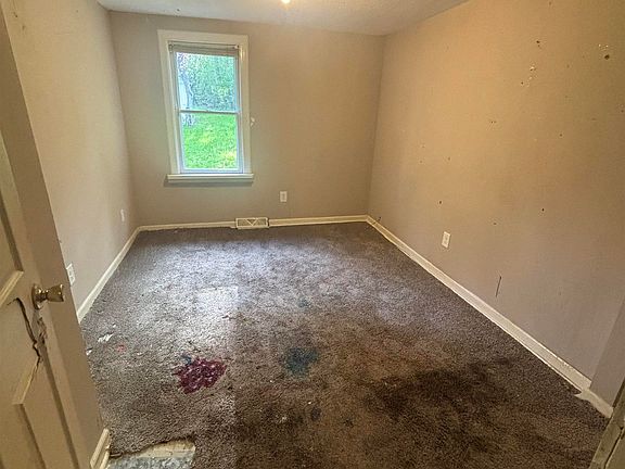 4th image of 507 N 76th Ave W