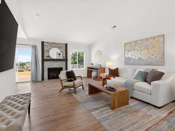 295 Iris Rd, Hercules, CA 94547