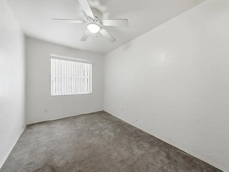 1647 Bay St SE — Photo 24