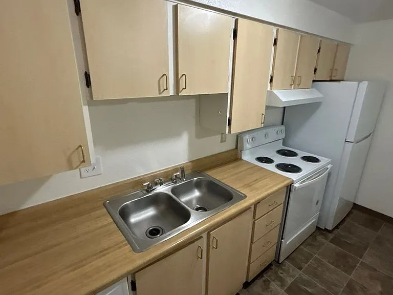The Firs Apartments — Photo 7