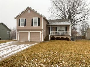 406 Belmont Dr, Raymore, MO 64083