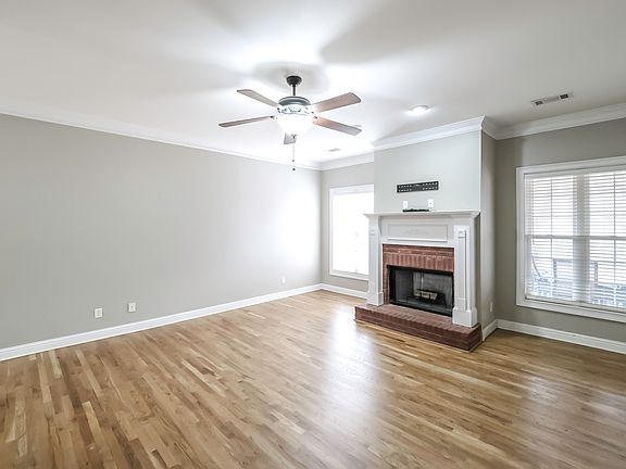 5th image of 896 Winn Rd