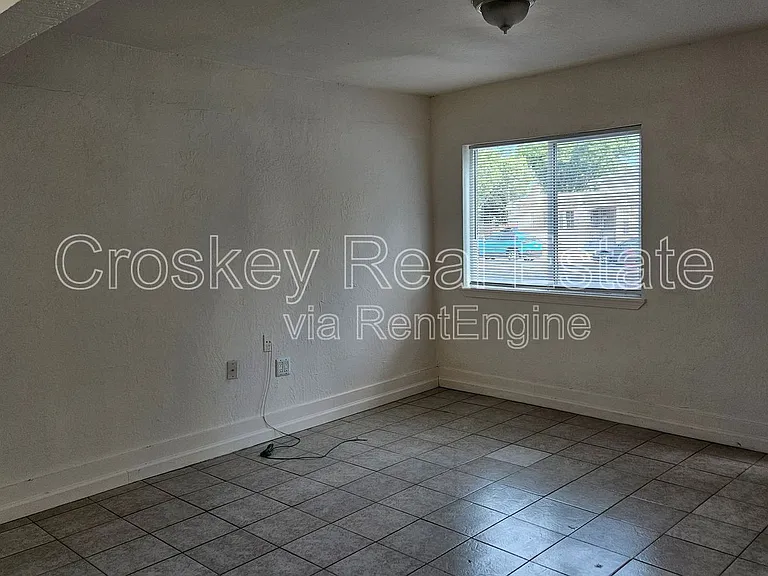 126 W 10th St — Photo 6