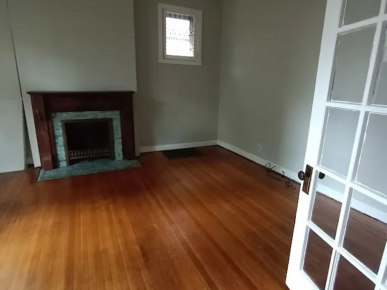 415 Belgravia Ct — Photo 8