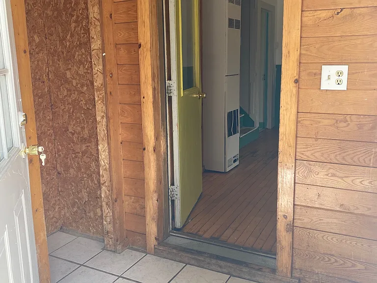 201 E Dresden St — Photo 6
