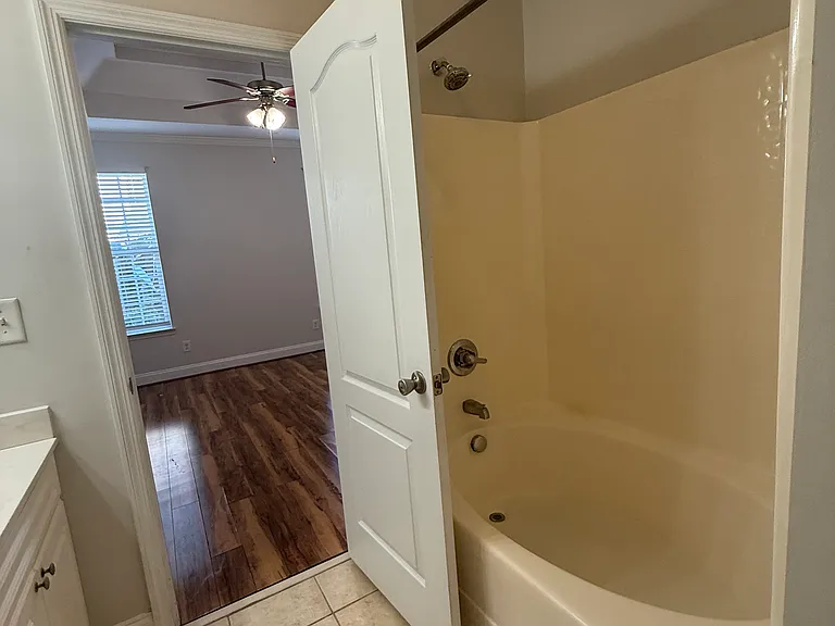 1418 Leigh Ct — Photo 7