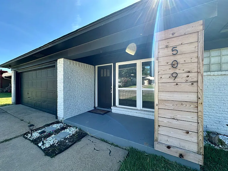 509 Dover Dr — Photo 4