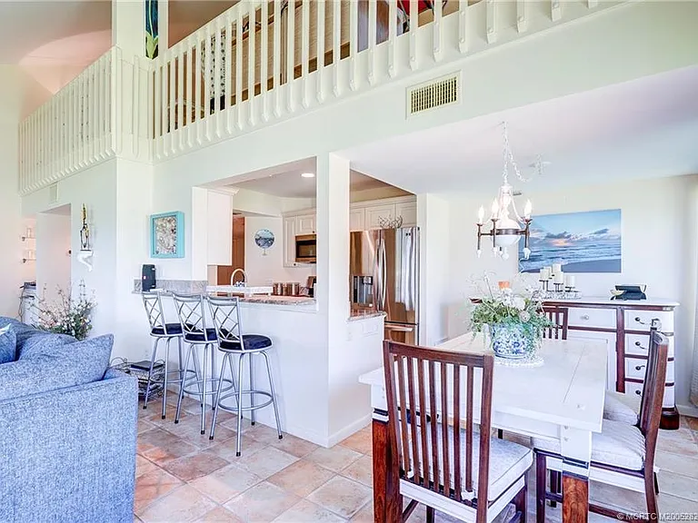 233 NE Edgewater Dr #201 — Photo 27