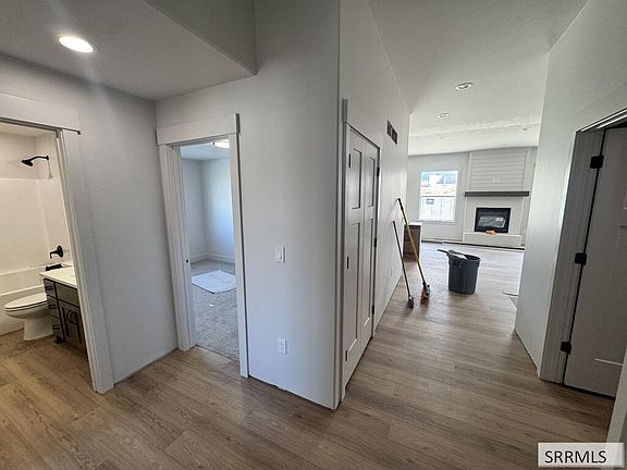 3rd image of 3012 Alexandre Dr