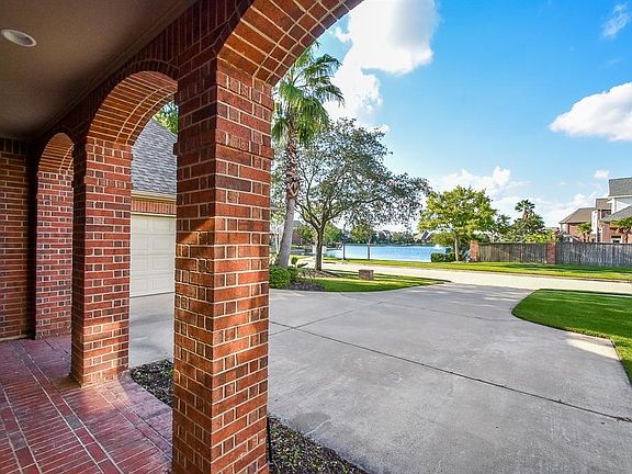 5th image of 5835 Stratford Gardens Dr