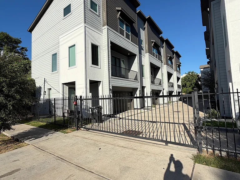 3038 Live Oak St — Photo 24