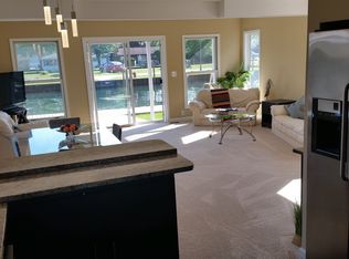 207 Roselawn St, Algonac, MI 48001
