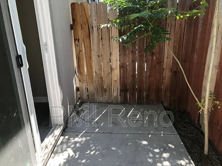 453 Roberts St #B — Photo 9