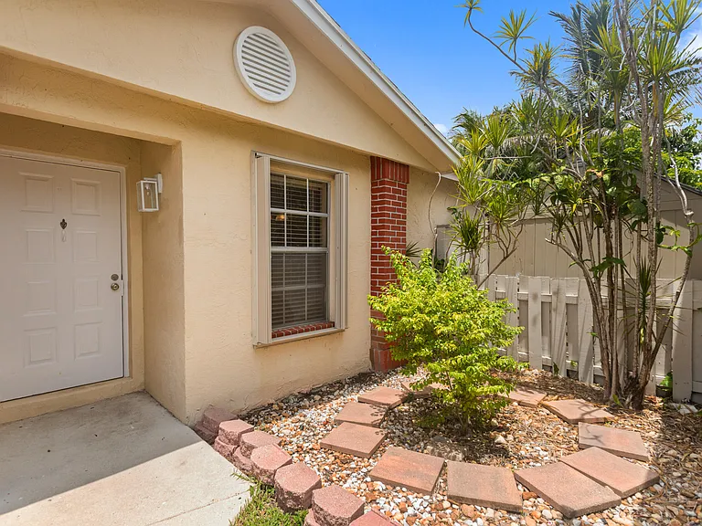 13945 Langley Pl — Photo 28