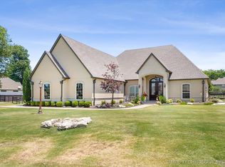 19205 E Twin Creeks Dr, Owasso, OK 74055