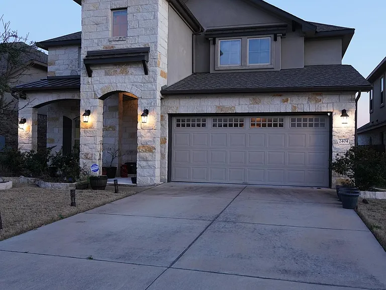 2404 Muzzie Ln — Photo 4