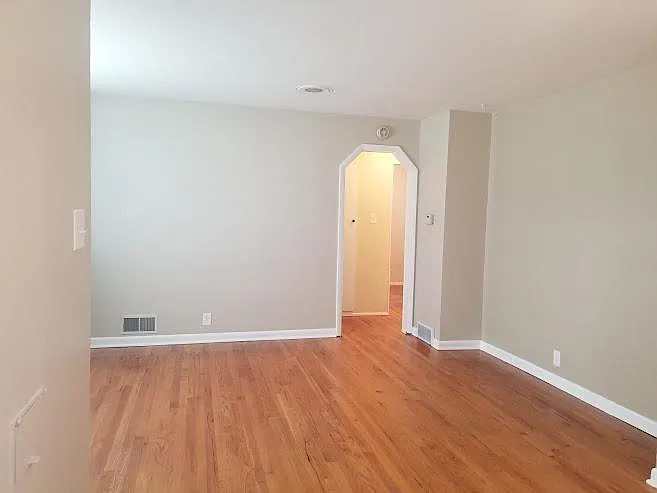 3412 S Elm St — Photo 11