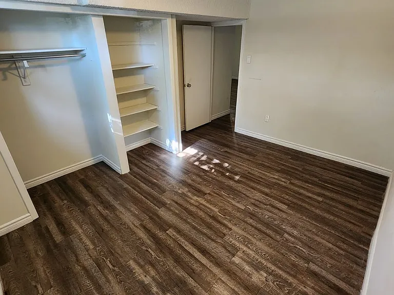 76 Bernick Dr #LOWER — Photo 12