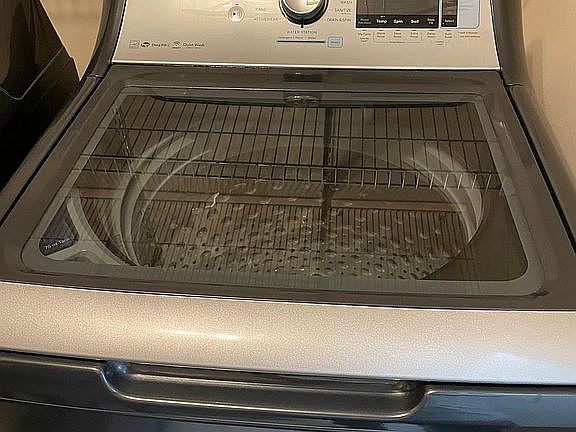 Washer/Dryer included