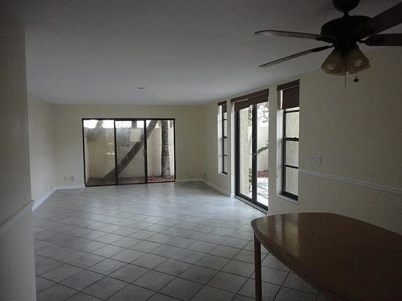 3rd image of 559 NE 7th Ave