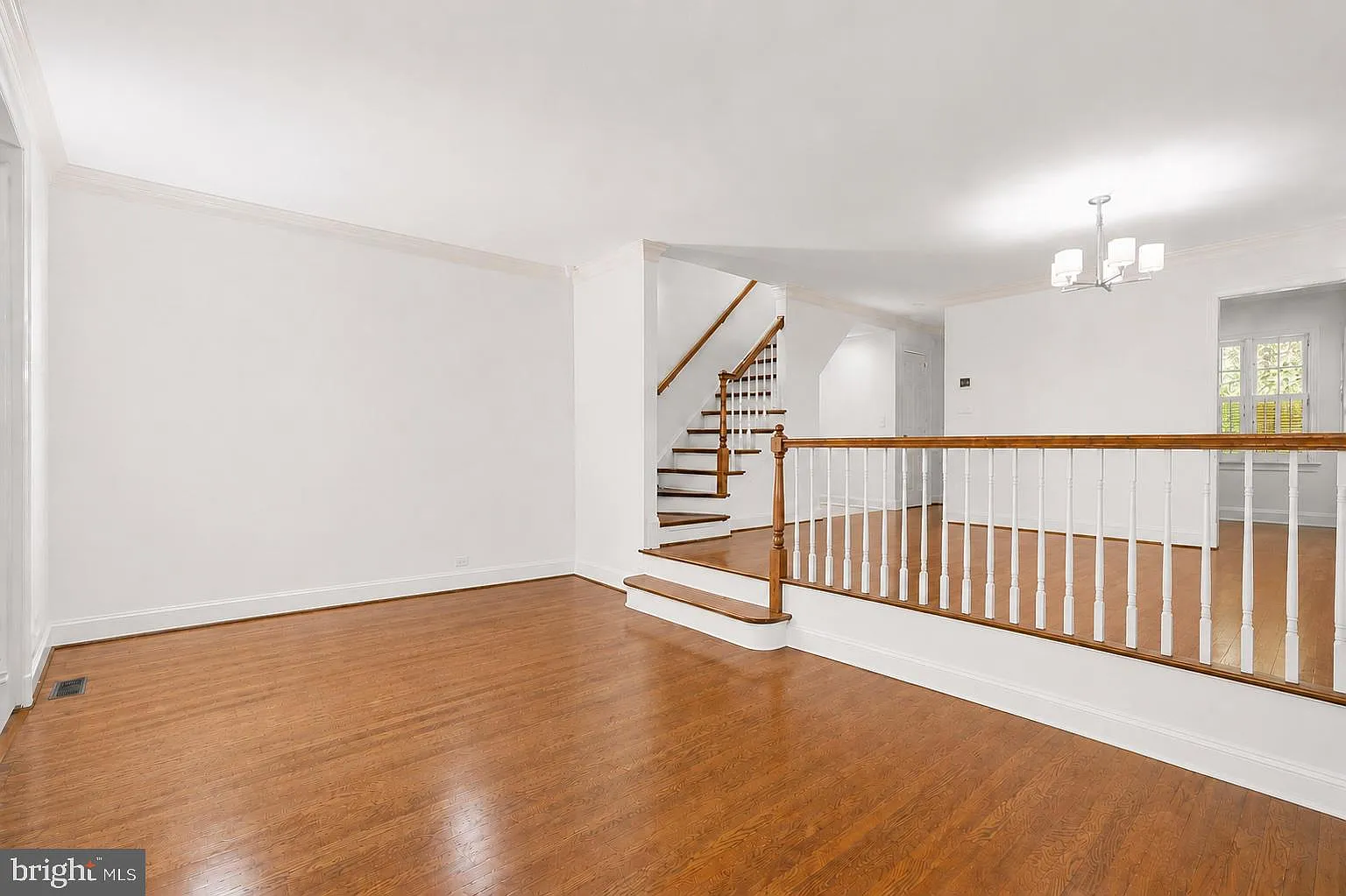 3 bed, 4.5 bath, 2020 sqft, $6,500 — Photo 3