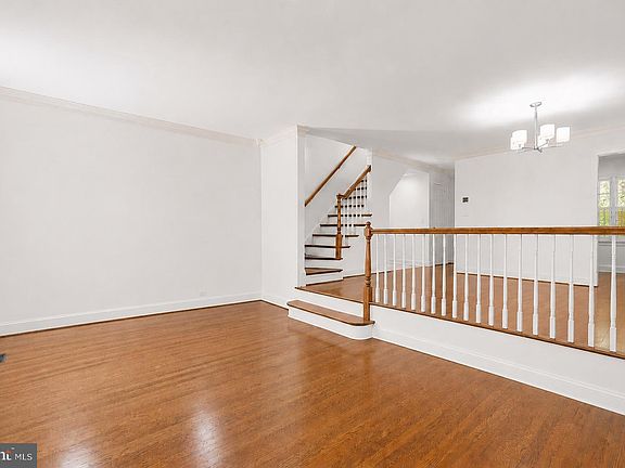 3rd image of 4422 Westover Pl NW
