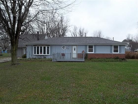 1st image of 924 Sycamore Dr