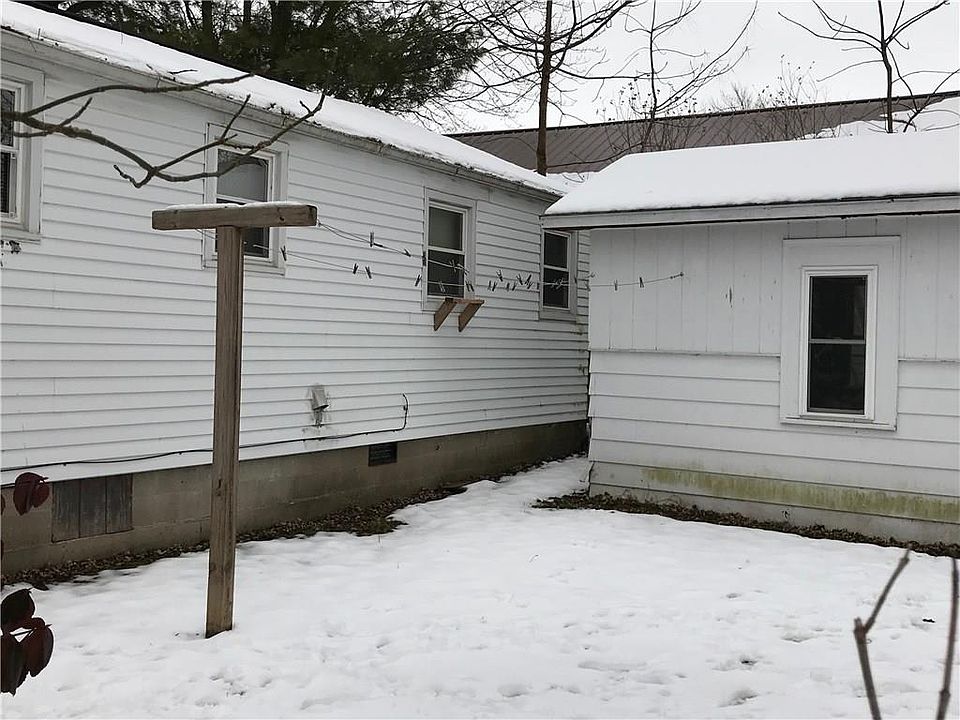 2nd image of 1022 Avenue D St