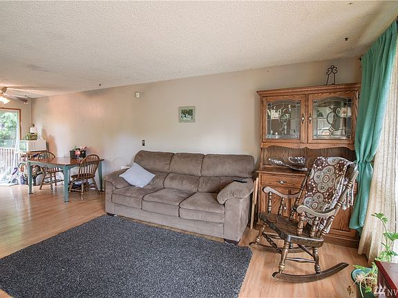 2nd image of 2315 Oak Dr