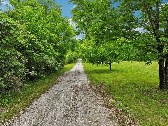 4th image of 574 Hayes Ridge Rd