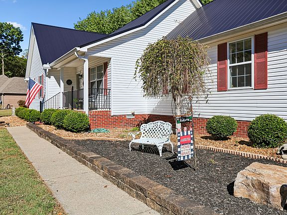 5th image of 213 Amanda Dr