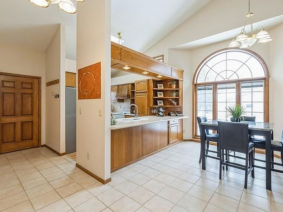 2nd image of 201 Southwoods Dr