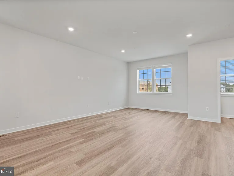 16639 Green Glade Dr — Photo 3