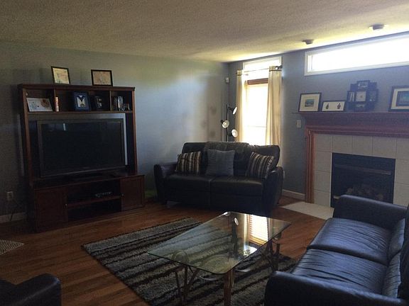 2nd image of 5880 Laura Ln