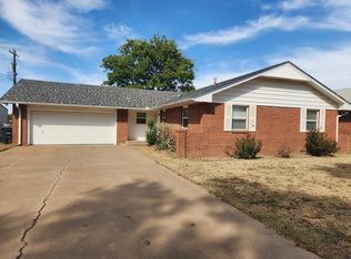 2410 W Maple Ave, Enid, OK 73703