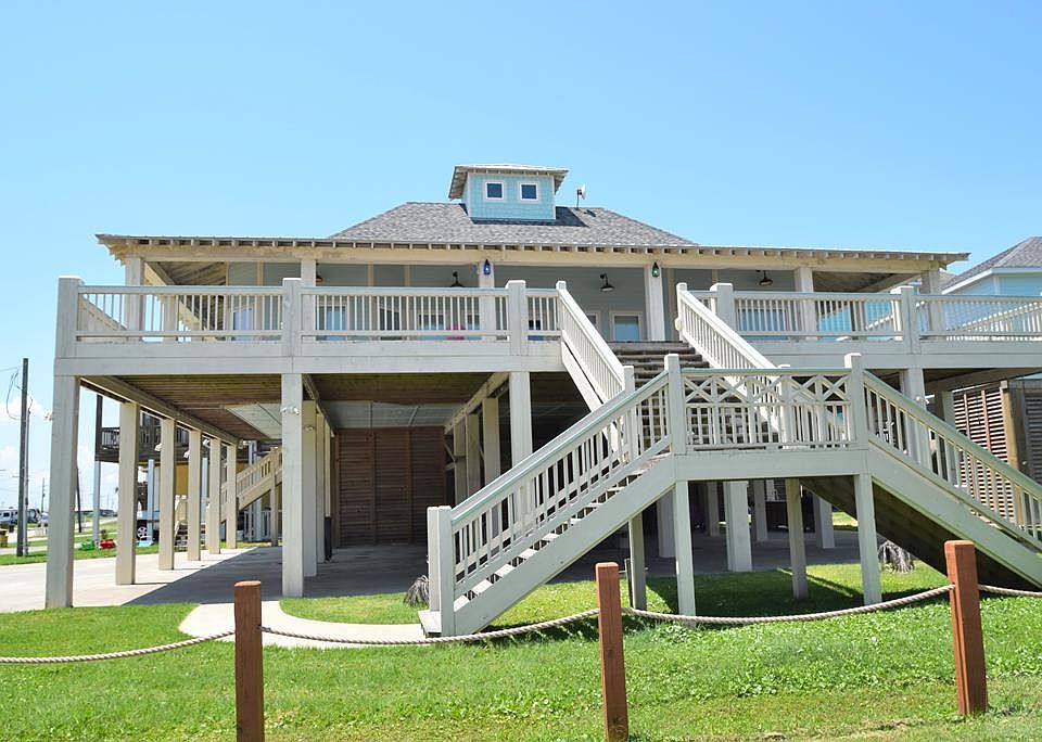 1st image of 936 S Cove Dr