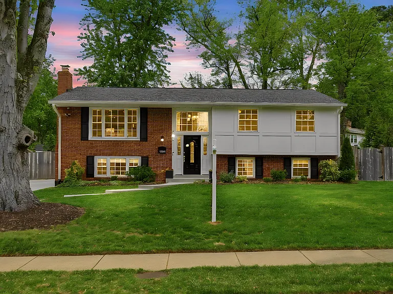 7504 Dolce Dr — Photo 47
