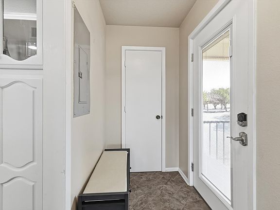 4th image of 3033 Hells Gate Loop #E207