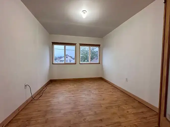 3 bed, 1.5 bath, 1100 sqft, $2,400 — Photo 2