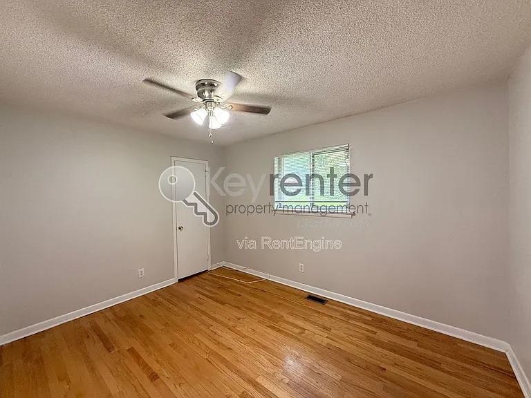 4630 Sherry Ln — Photo 9
