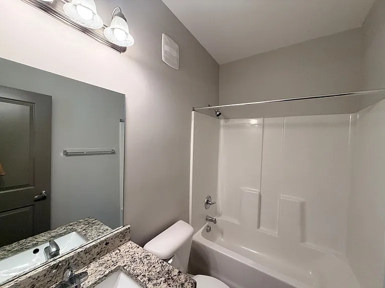 1023 W Gordon St #B3 — Photo 37