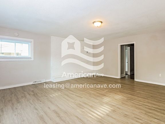 570942_004_living_room_12723476.jpg