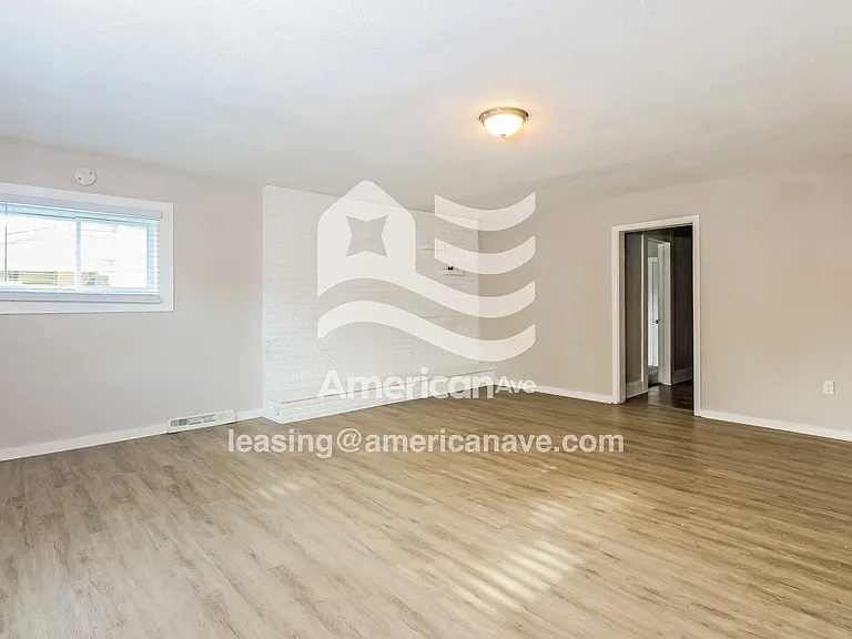 570942_004_living_room_12723476.jpg