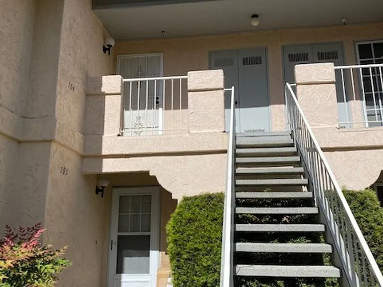 4623 Nicol Cmn #104 — Photo 2